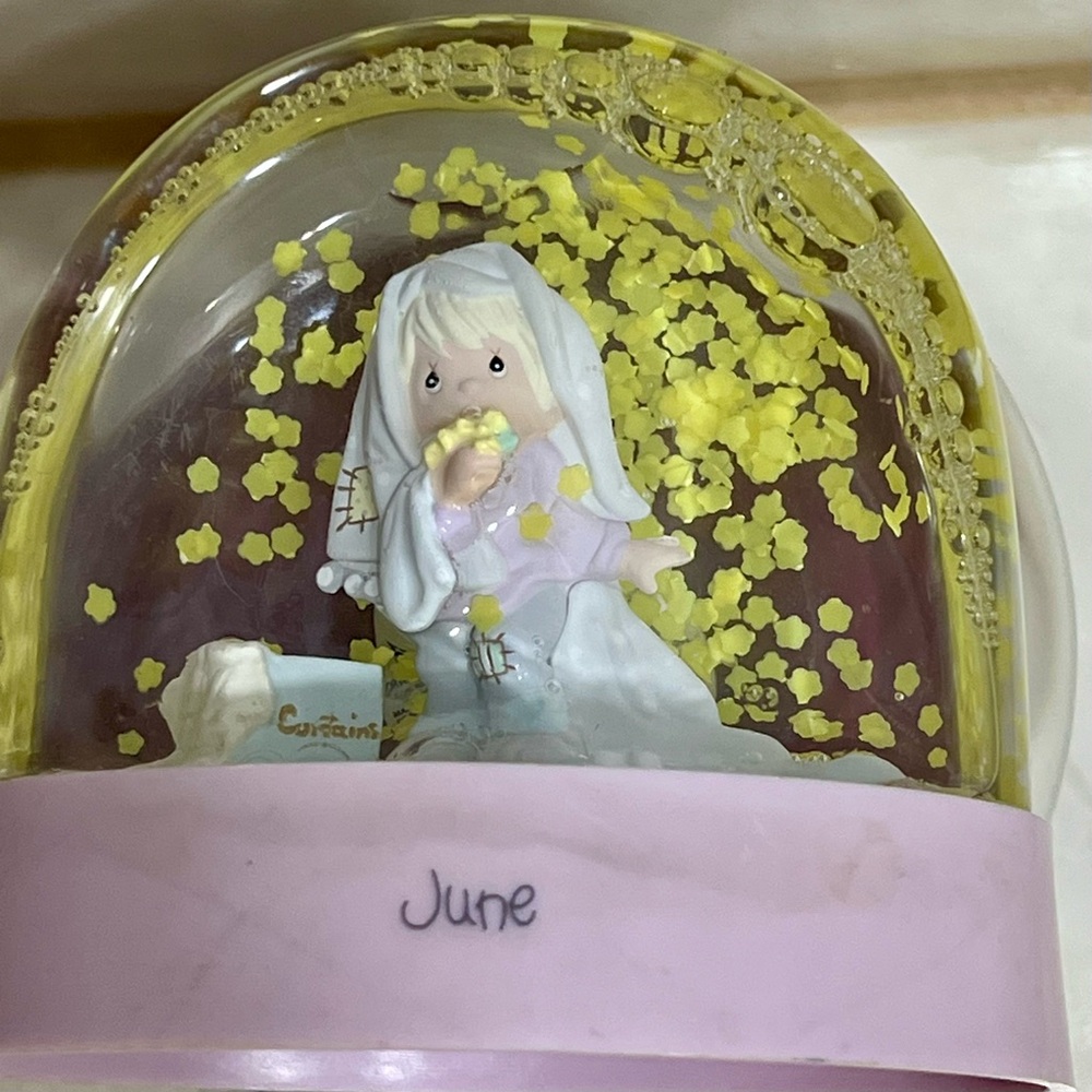 ⭐️Precious Moments Enesco Snow Globe June Lavender Base.